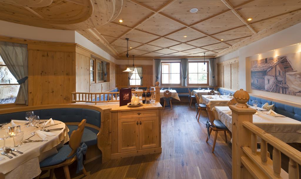 Hotel Waldhof ペルカ エクステリア 写真