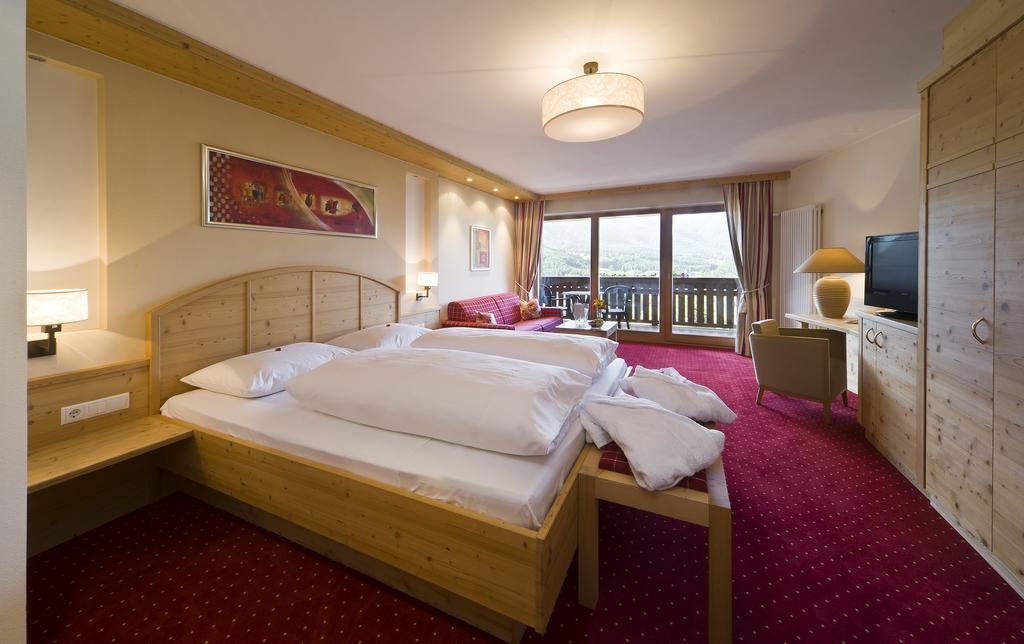 Hotel Waldhof ペルカ エクステリア 写真